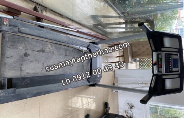 Khách hàng khảo giá sửa máy chạy bộ để đi mặc cả từng chỗ 